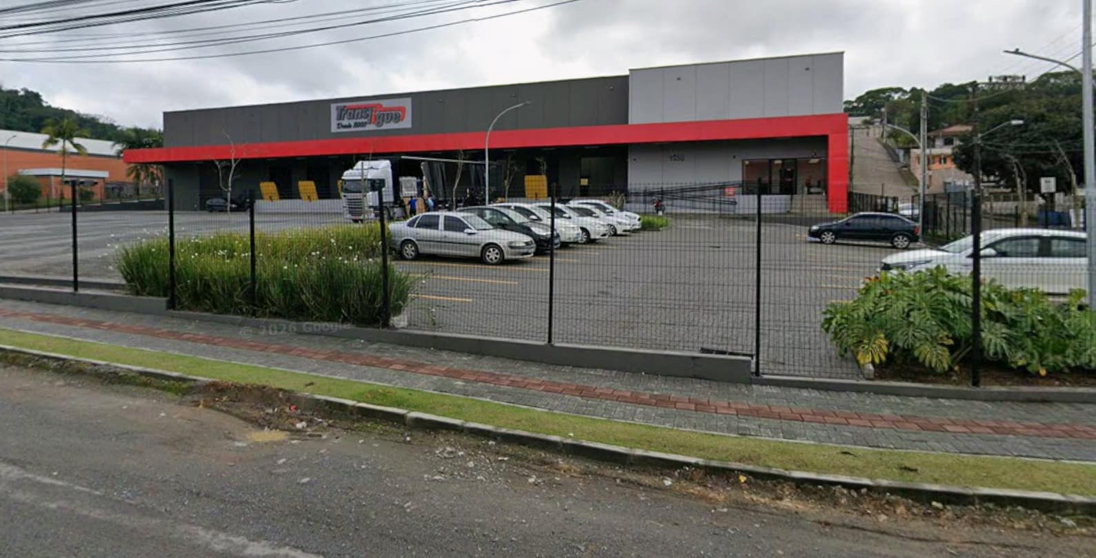 Projeto de terraplenagem e pavimentação para centro logístico